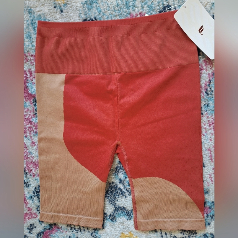 COPY - Fabletics Seamless Colorblock shorts women's size medium